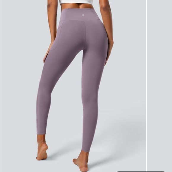 Softlyzero™ Crossover Pocket Plain Leggings by Halara - Picture 5 of 6
